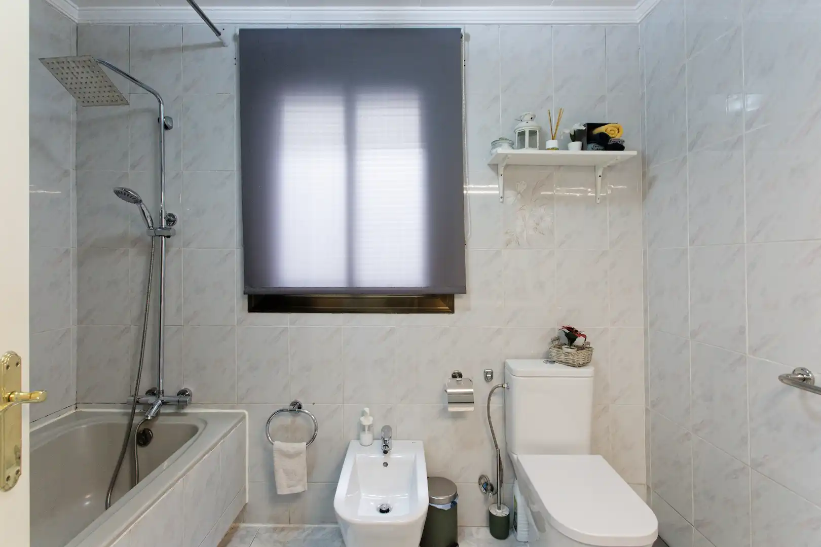 Bathroom of Flat for sale in Terrassa  with Air Conditioner and Balcony