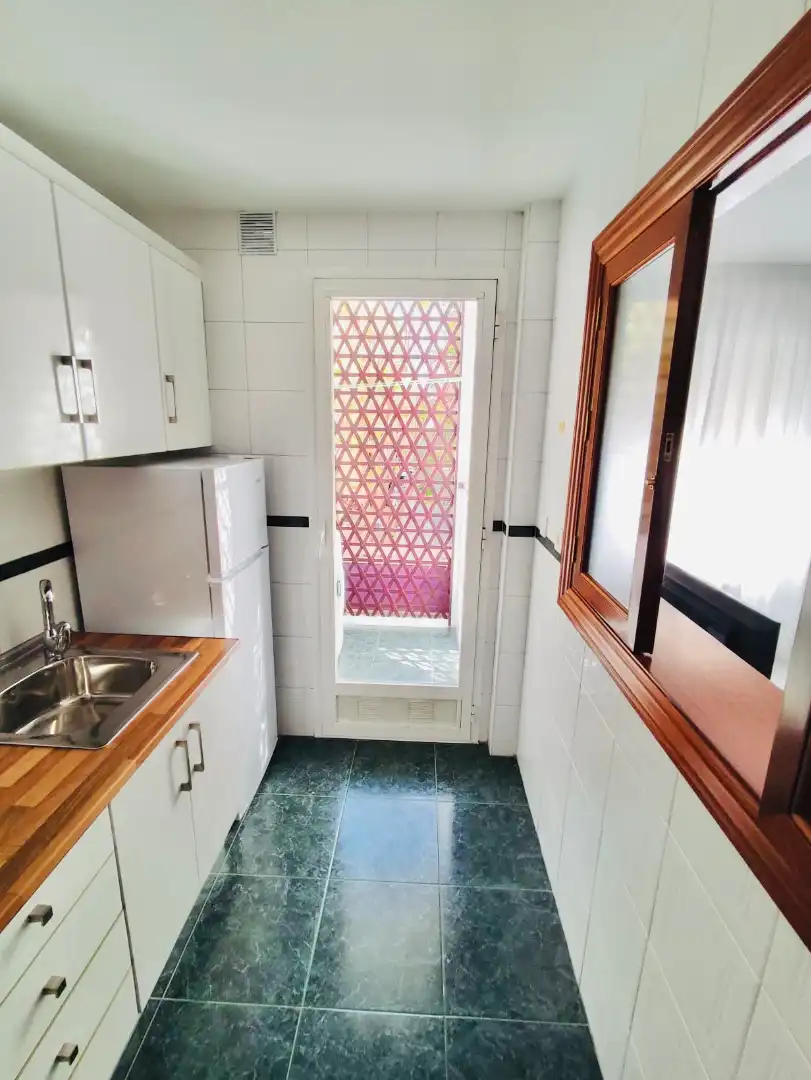 Cocina de Apartamento de alquiler en Granada con Aire acondicionado, Calefacción y Amueblado