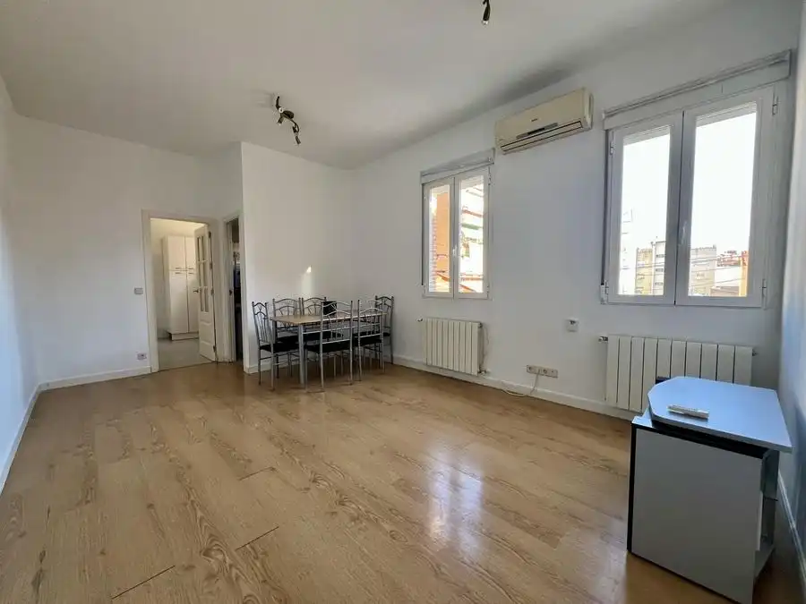 Living room of Flat for sale in Ciudad Lineal