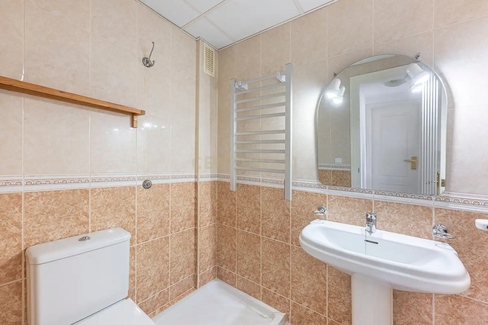 Baño de Apartamento en venta en Marbella con Aire acondicionado, Trastero y Lavadora
