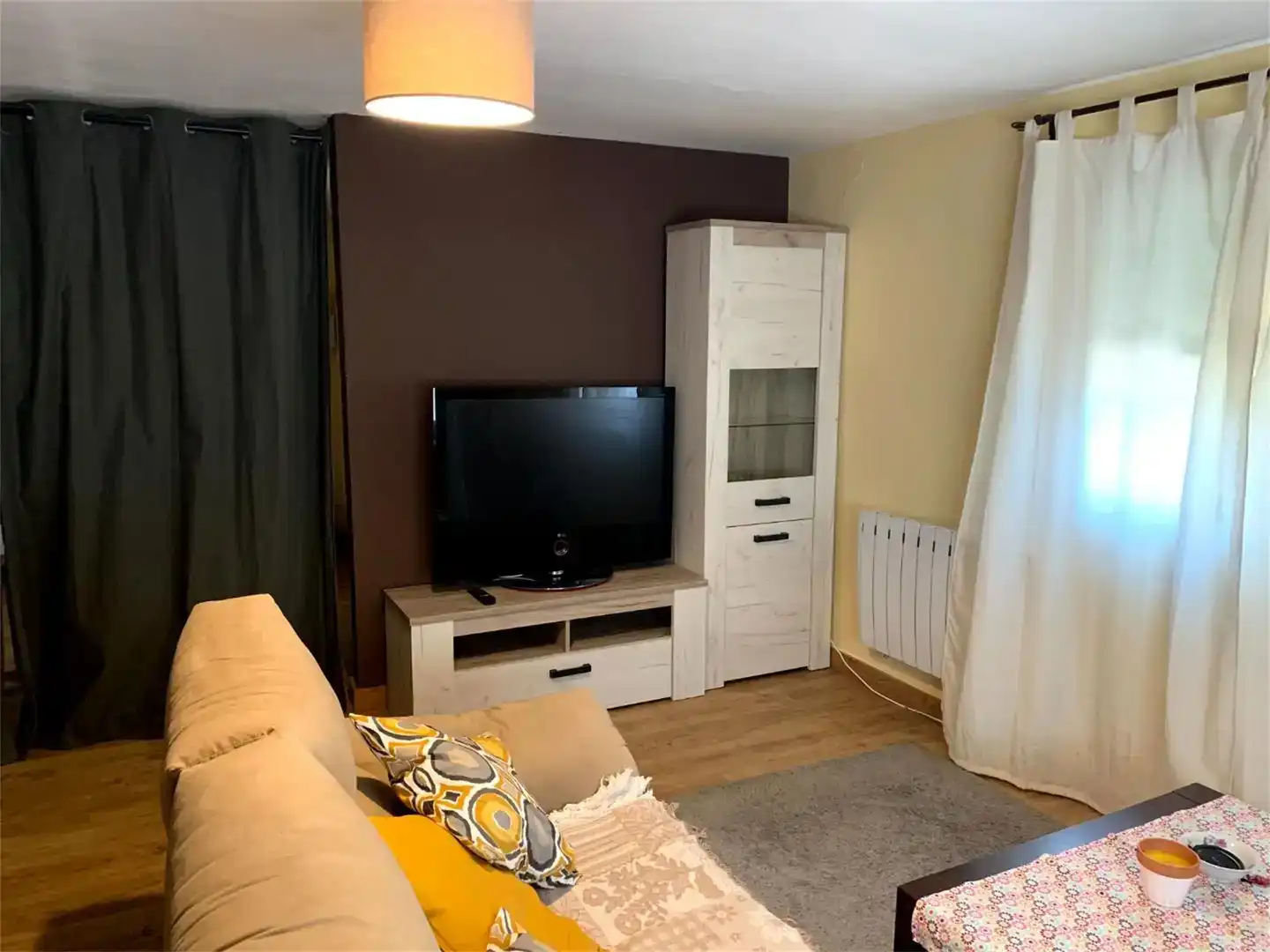 Sala d'estar de Casa o xalet en venda en Codo amb Jardí privat, Parquet i Piscina