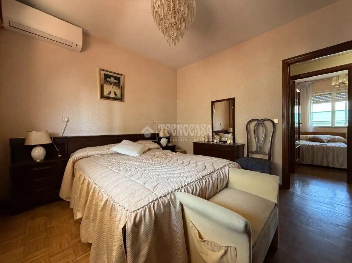 Bedroom of Flat for sale in Madrid  with Air Conditioner, Heating and Parquet flooring