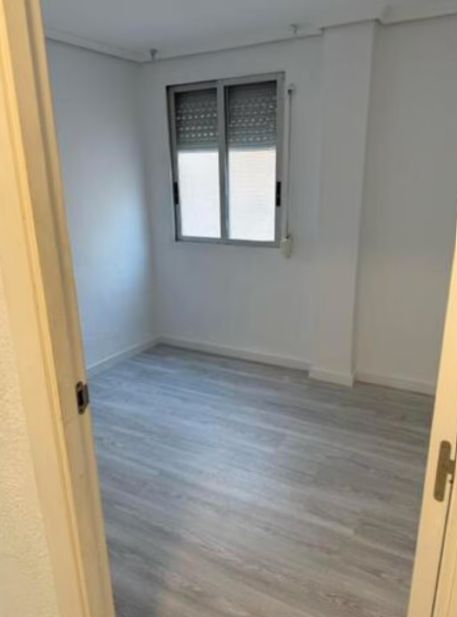 Dormitori de Pis de lloguer en  Valencia Capital amb Forn i Rentadora