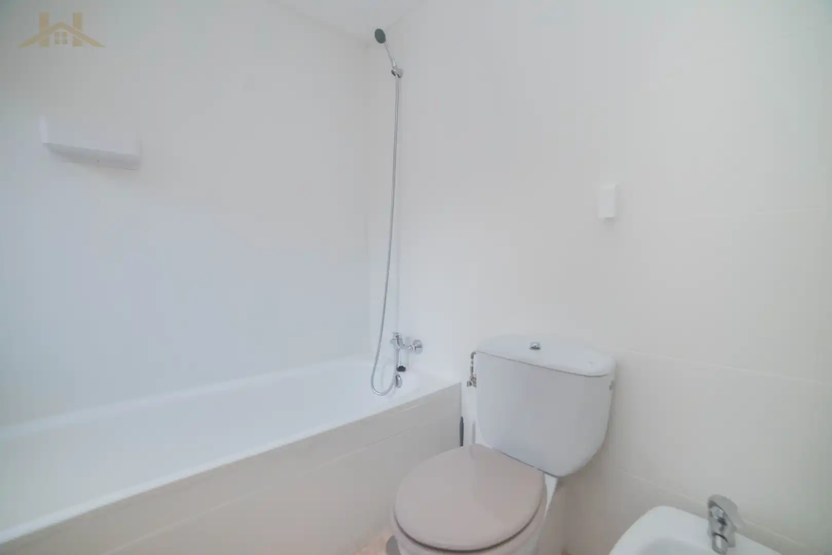 Bathroom of Attic for sale in Sevilla la Nueva  with Air Conditioner and Terrace