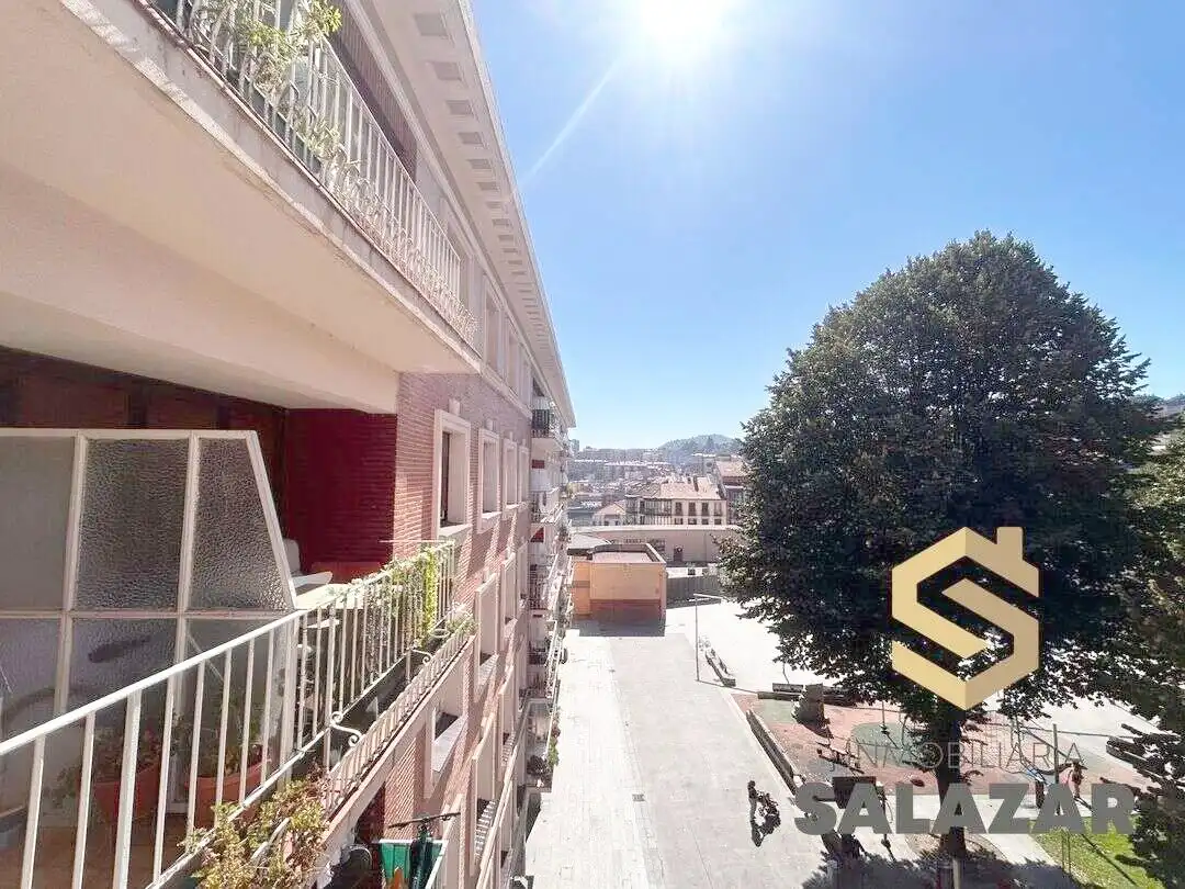 Vista exterior de Pis de lloguer en Bilbao  amb Calefacció i Terrassa