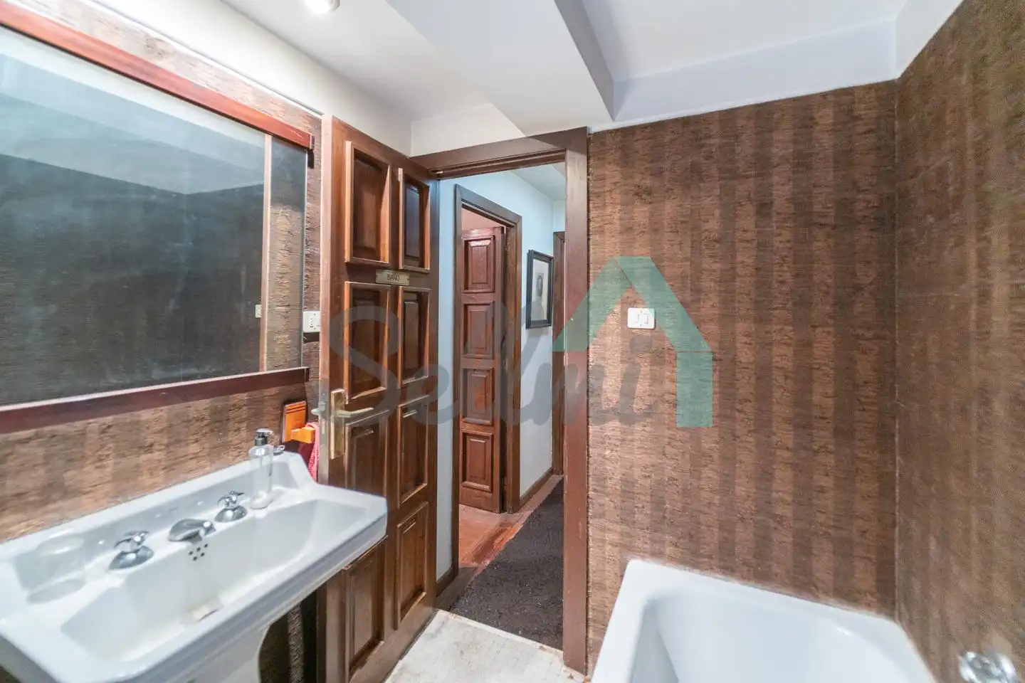 Baño de Piso en venta en Oviedo  con Calefacción y Parquet