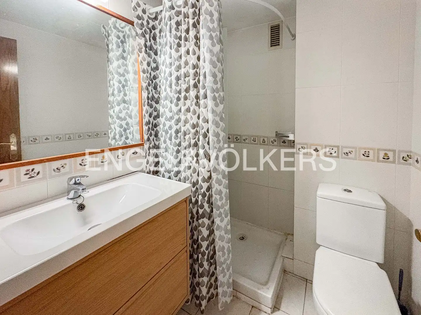Bathroom of Flat for rent in Barcelona  with Air Conditioner, Heating and Parquet flooring