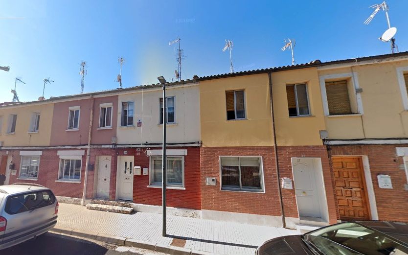 Vista exterior de Casa adosada en venda en Burgos Capital amb Calefacció i Parquet