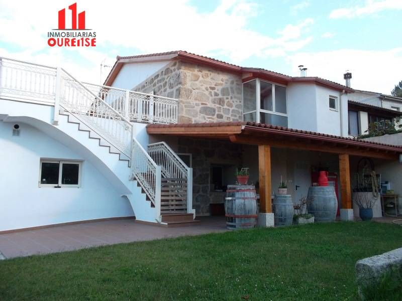 Vista exterior de Casa o xalet en venda en Ourense Capital  amb Calefacció, Jardí privat i Terrassa