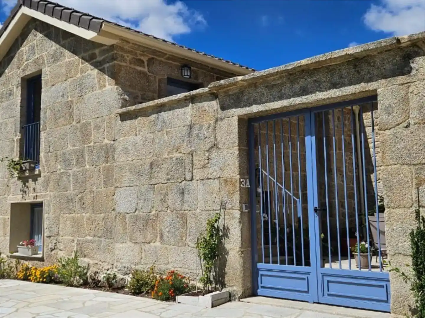 Vista exterior de Casa o chalet en venta en A Lama   con Jardín privado y Amueblado