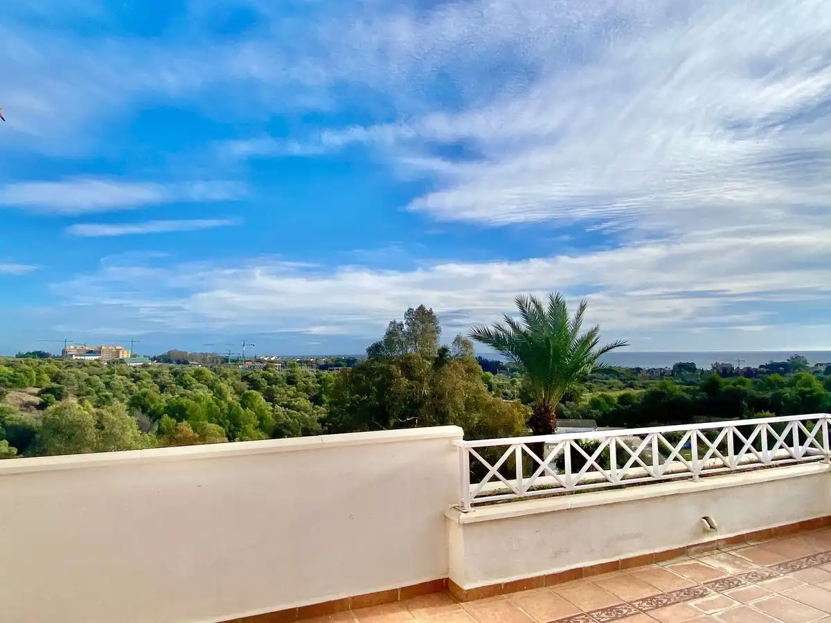Vista exterior de Àtic de lloguer amb opció a compra en Marbella amb Aire condicionat, Terrassa i Moblat
