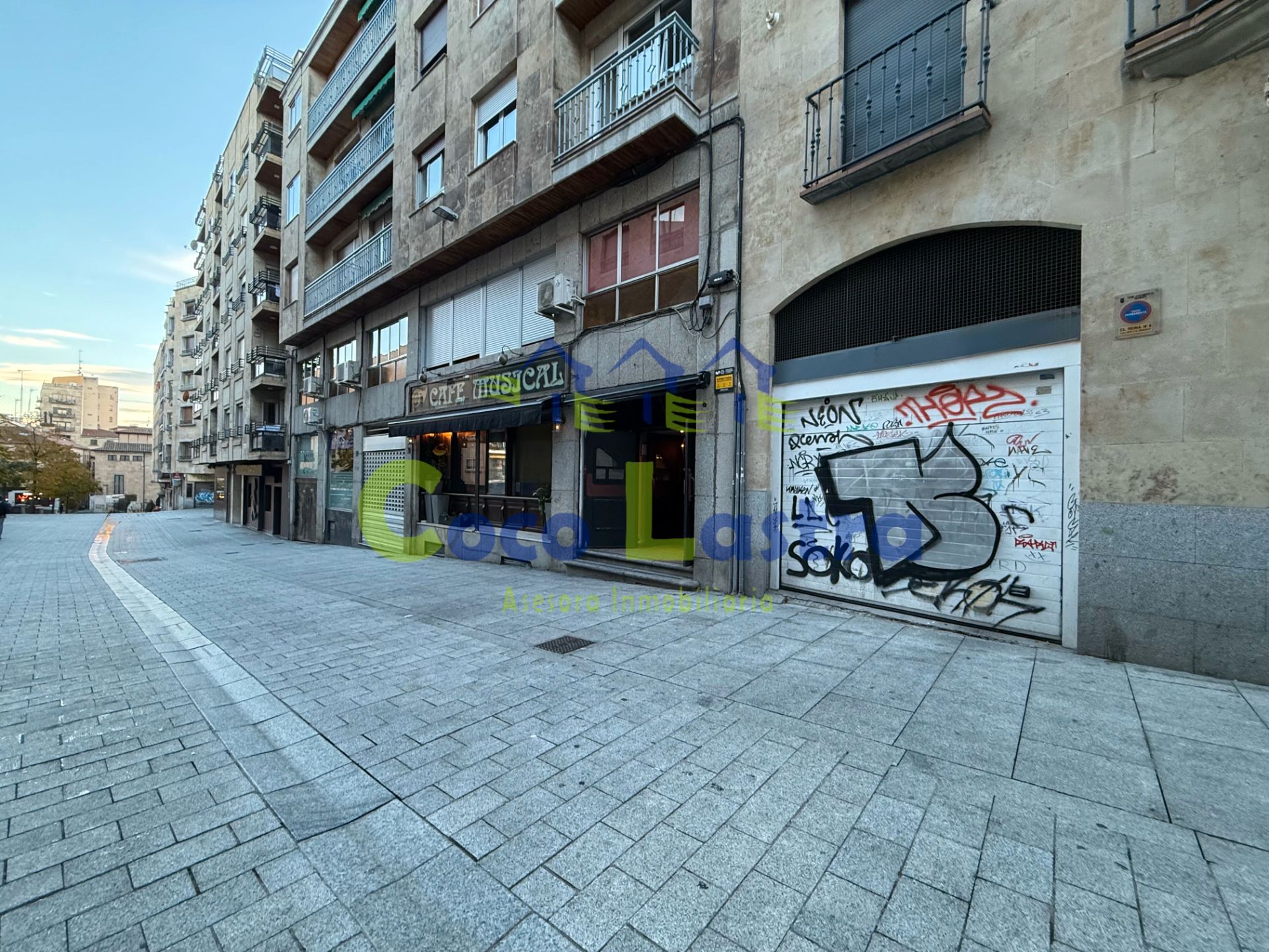 Exterior view of Garage for sale in Salamanca Capital