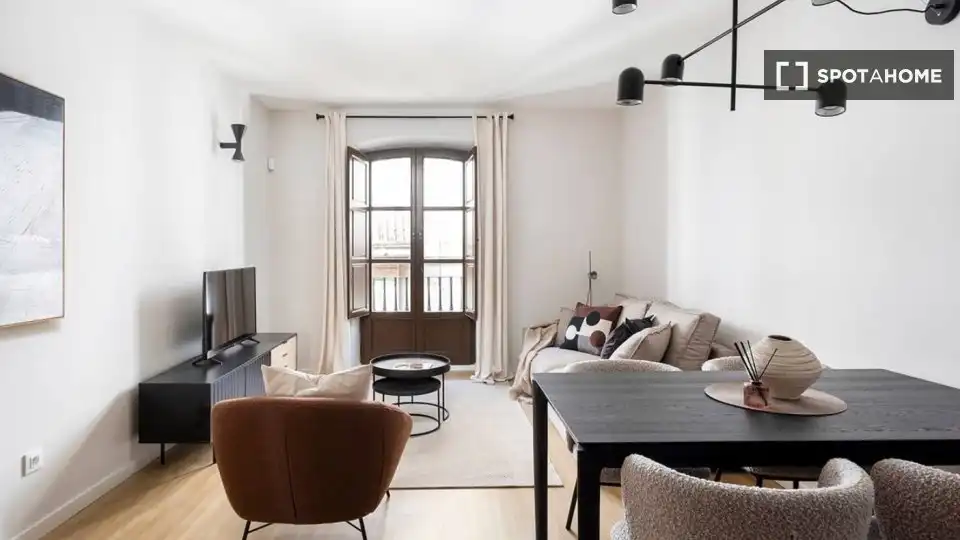 Flat with terrace to rent in Ciutat Vella, imagen 3