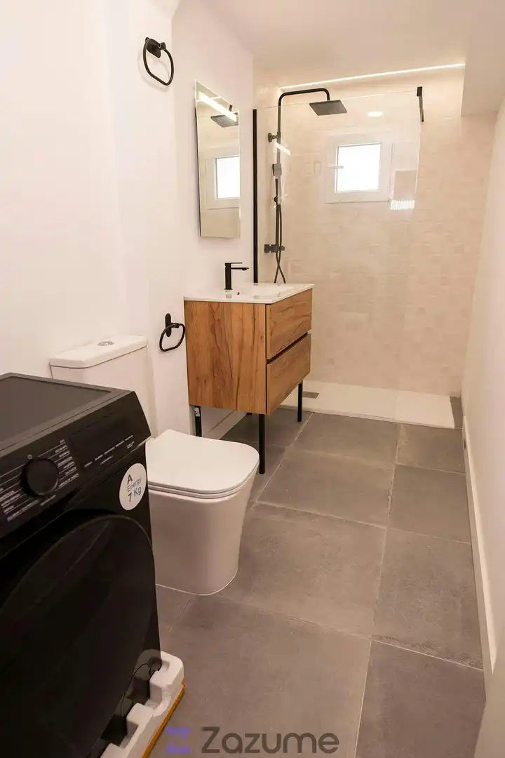 Bathroom of Flat for rent in Jaén  with Air Conditioner, Heating and Furnished