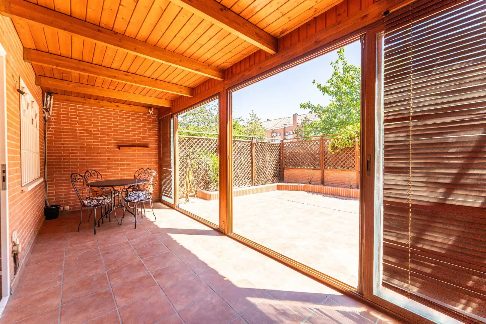 Terraza de Casa adosada en venta en Fuenlabrada con Aire acondicionado, Calefacción y Jardín privado