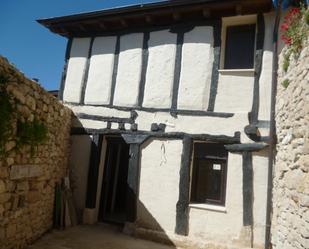 Vista exterior de Casa o xalet en venda en Encío amb Terrassa