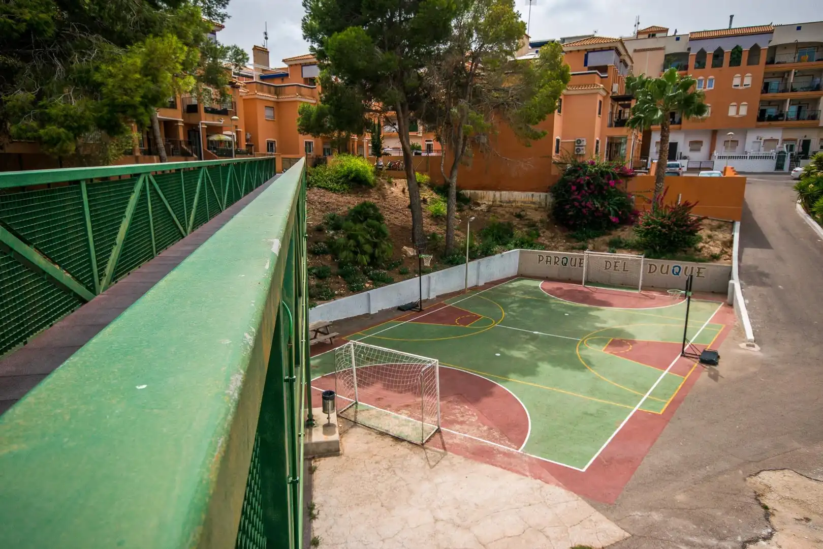 Vista exterior de Dúplex en venda en Orihuela amb Aire condicionat, Jardí privat i Terrassa