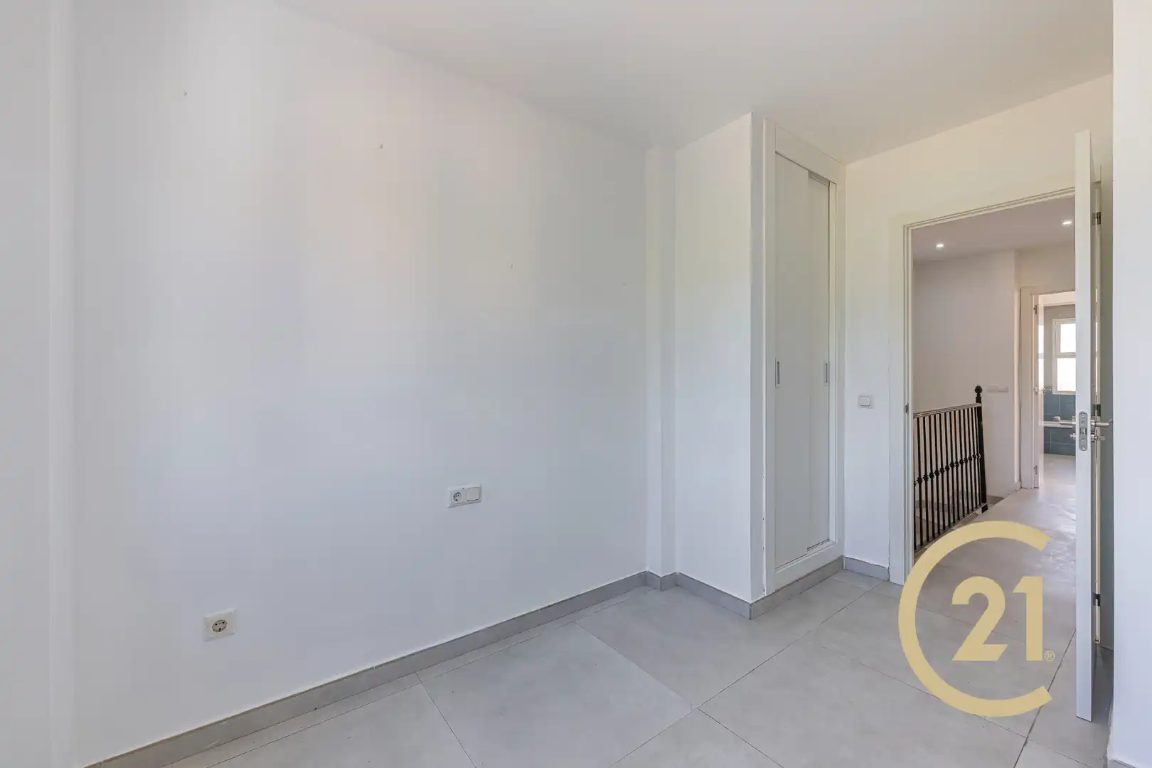 Dormitori de Casa adosada en venda en Estepona amb Aire condicionat, Jardí privat i Terrassa