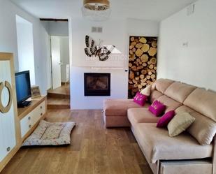 Sala d'estar de Casa o xalet en venda en  Albacete Capital amb Terrassa, Piscina i Moblat