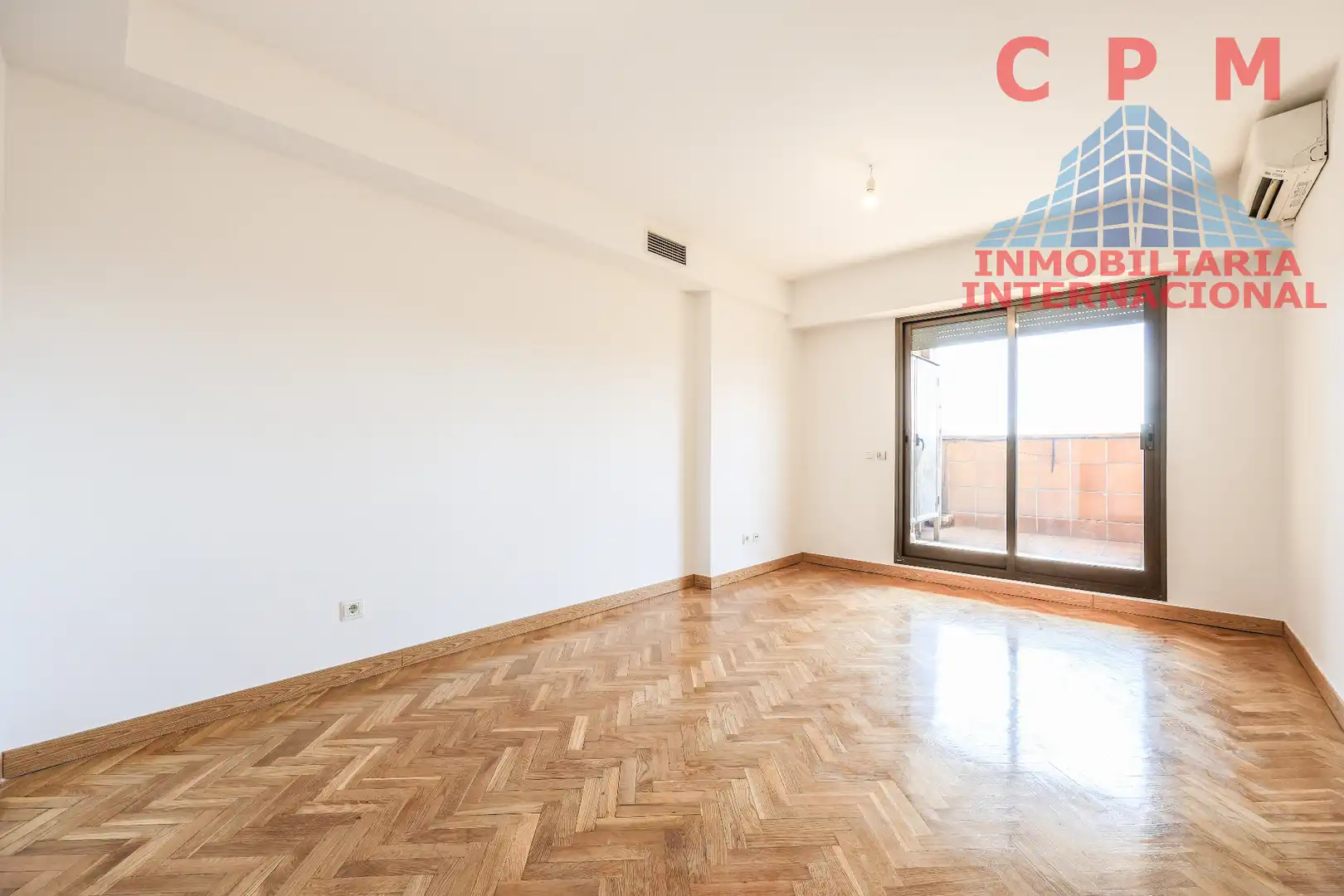 Sala d'estar de Àtic de lloguer en Madrid amb Aire condicionat, Calefacció i Parquet
