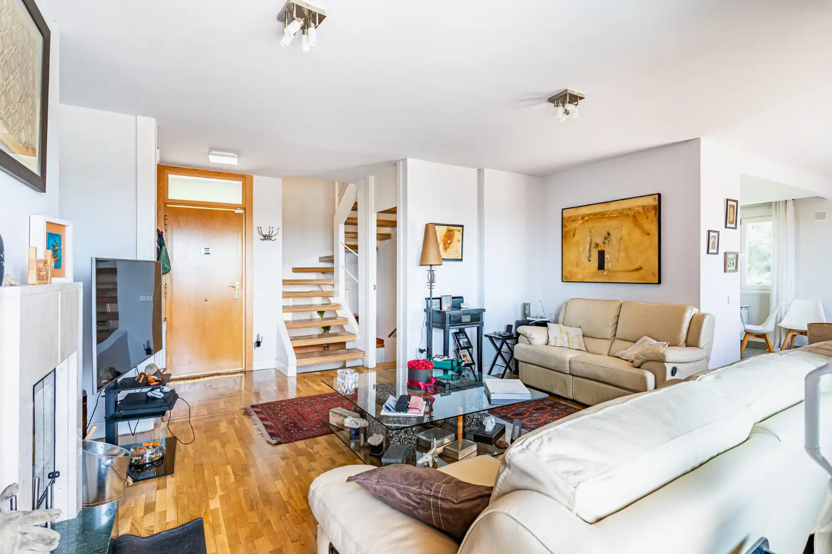 Sala de estar de Casa adosada en venta en Torrelodones con Calefacción, Jardín privado y Piscina