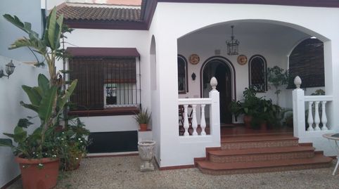Magnífico chalet independiente en una sola planta en excelente zona residencial.