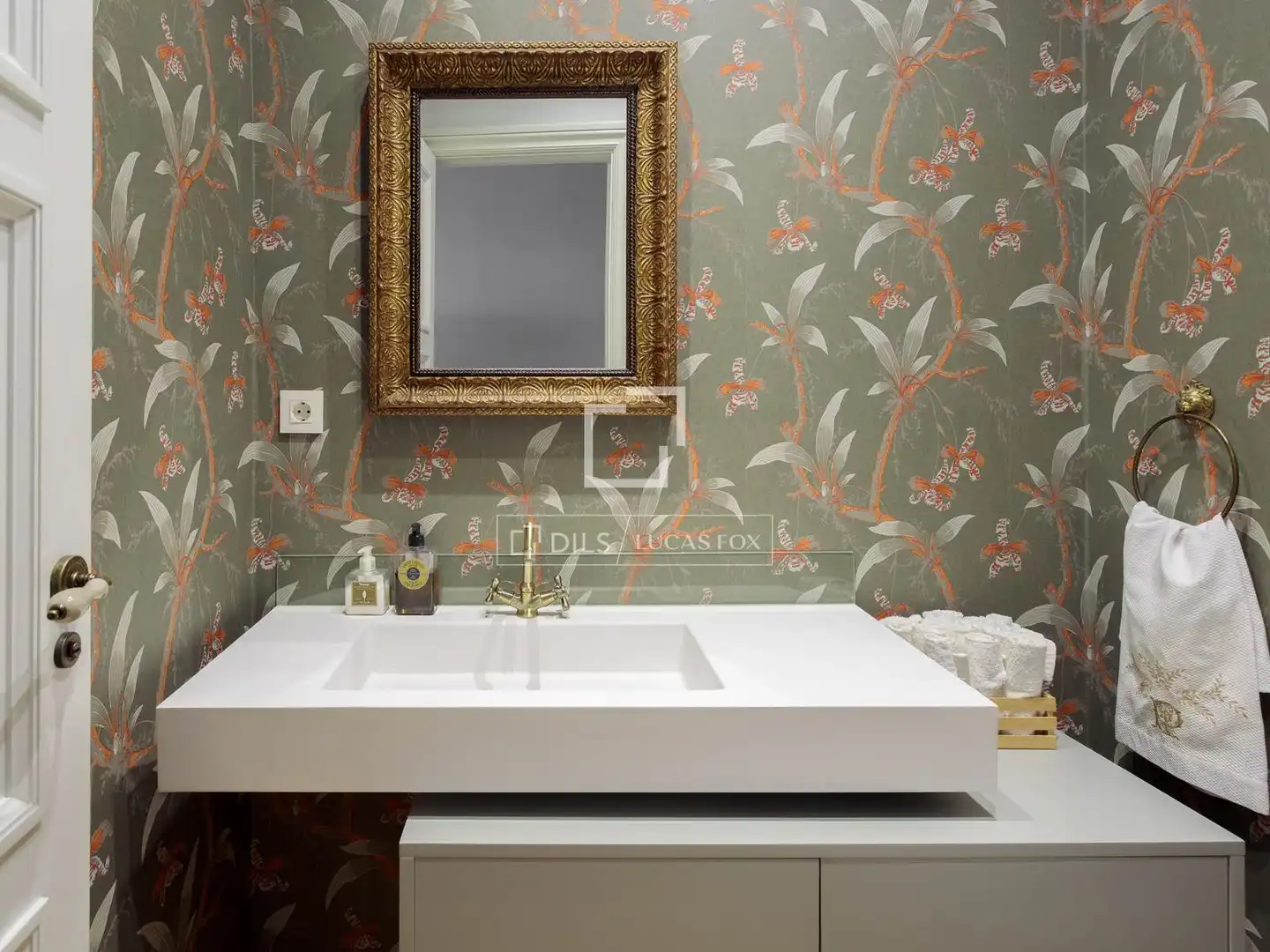 Bathroom of Attic for rent in Madrid  with Air Conditioner, Heating and Parquet flooring