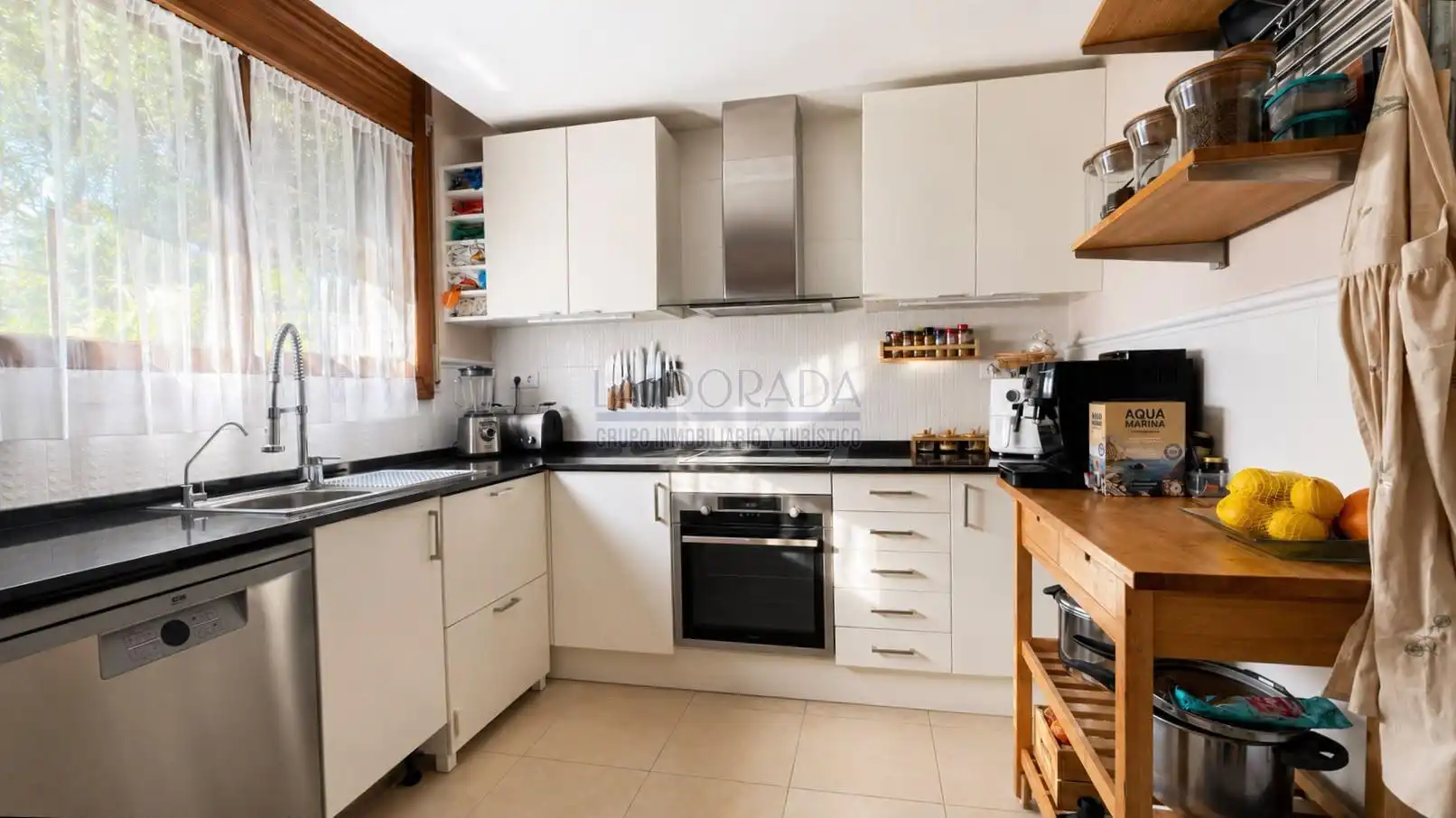 Küche von Einfamilien-Reihenhaus zum Verkauf in Mont-roig del Camp mit Klimaanlage, Terrasse und Abstellraum