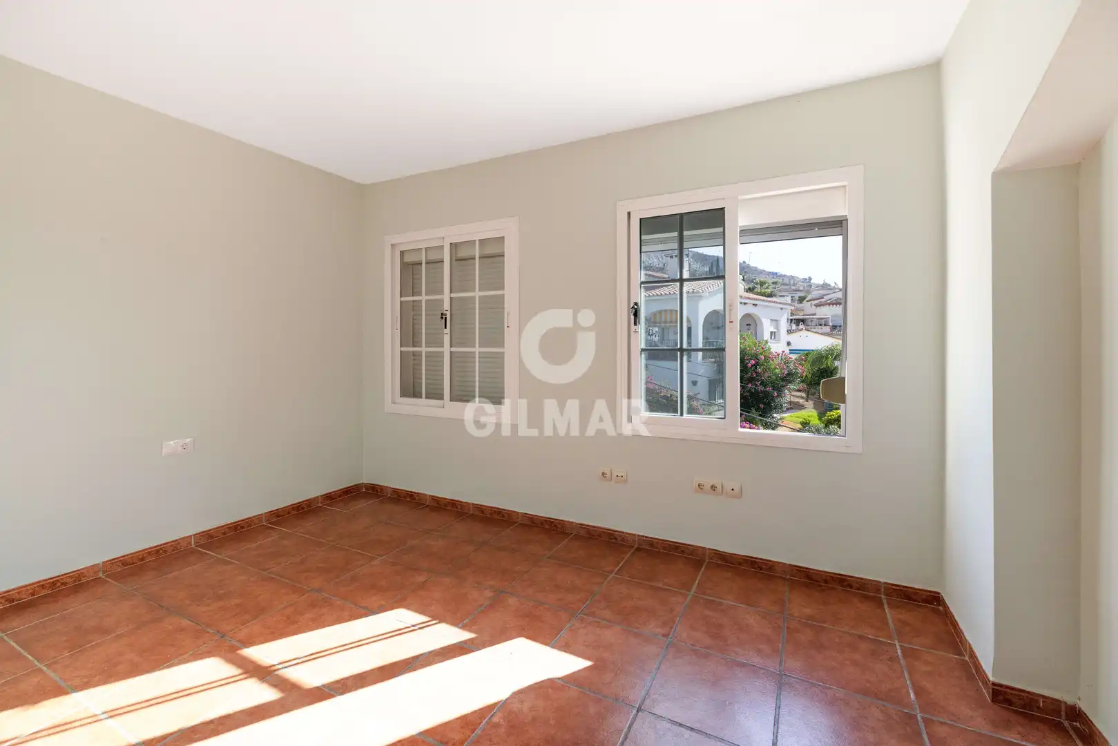 Habitación de Casa o chalet en venta en Benalmádena con Calefacción, Jardín privado y Piscina