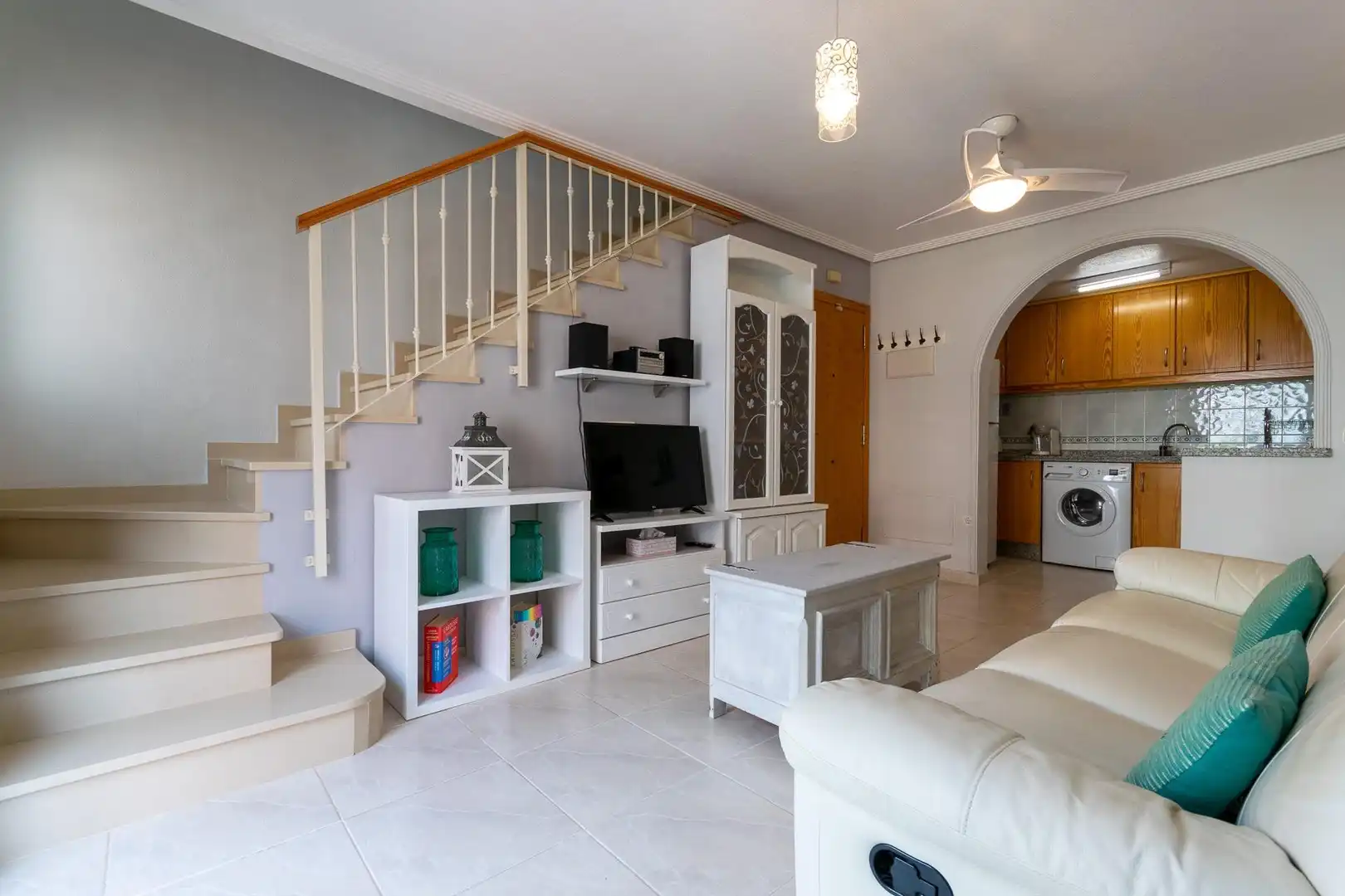 Sala d'estar de Dúplex en venda en Orihuela amb Aire condicionat, Jardí privat i Terrassa