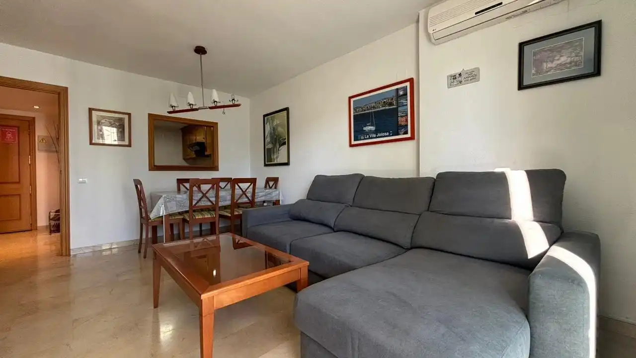 Sala d'estar de Apartament de lloguer en Villajoyosa / La Vila Joiosa amb Aire condicionat, Jardí privat i Terrassa
