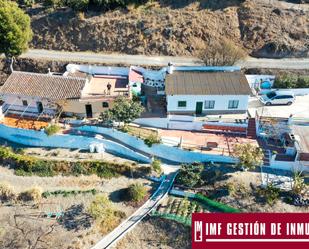 Vista exterior de Finca rústica en venda en Vélez-Málaga amb Jardí privat, Terrassa i Traster