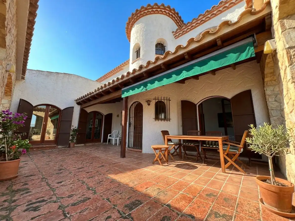 Terrassa de Casa o xalet en venda en Llançà amb Aire condicionat, Calefacció i Jardí privat