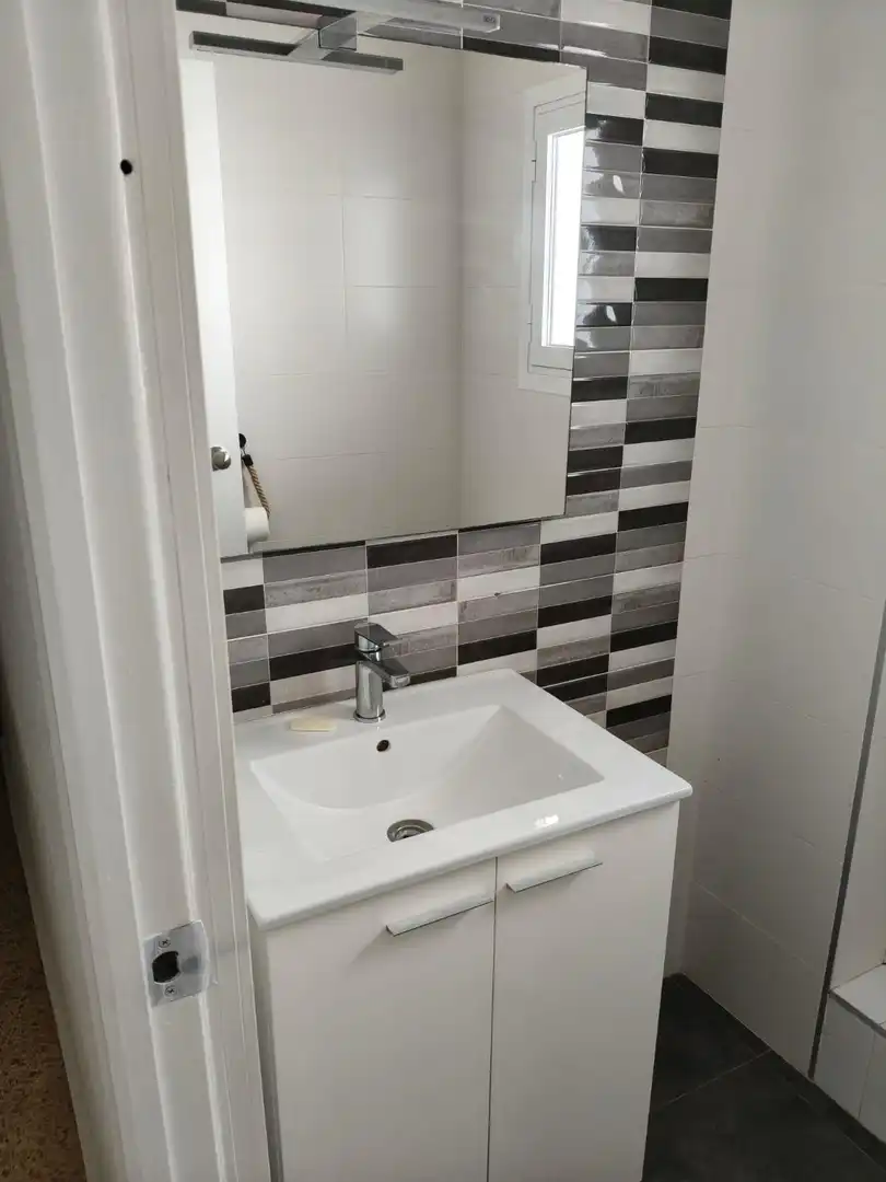 Bathroom of Flat for rent in Mislata  with Air Conditioner