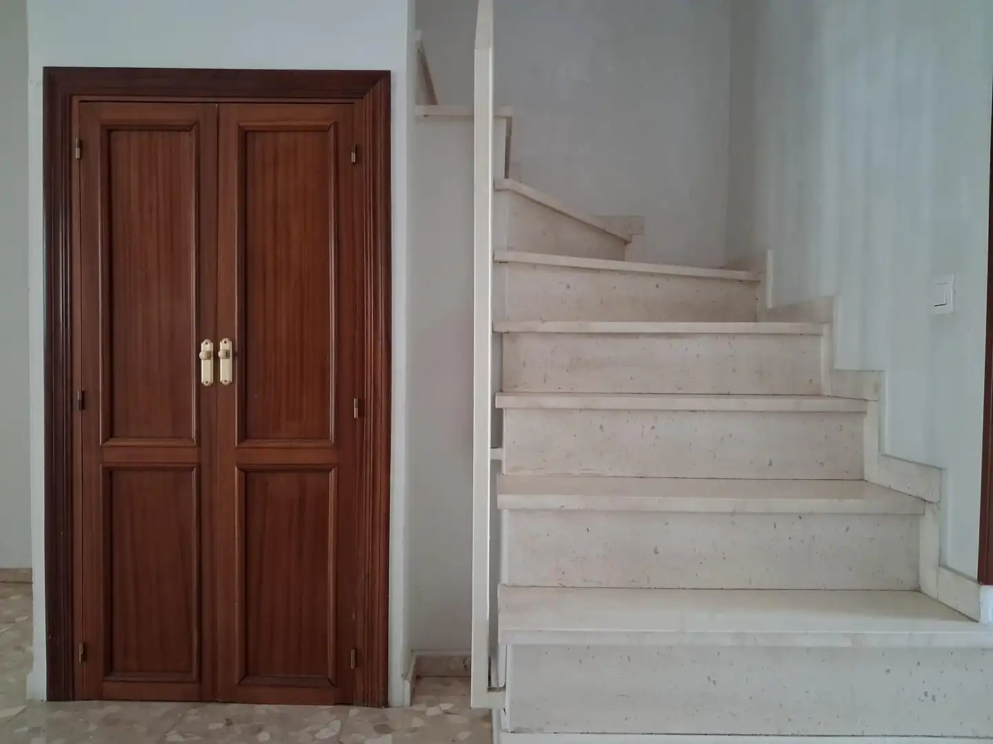 Casa adosada en venda en Utrera amb Piscina comunitària