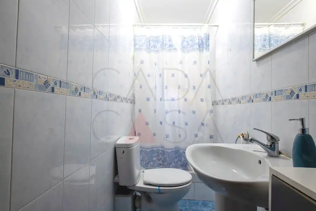 Badezimmer von Wohnung zum Verkauf in Santander mit Heizung und Balkon