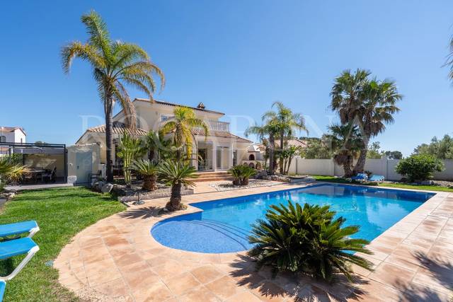 Casa-chalet en Venta en Carrer del Déu Amon-Ra, 32 en El Casalot
