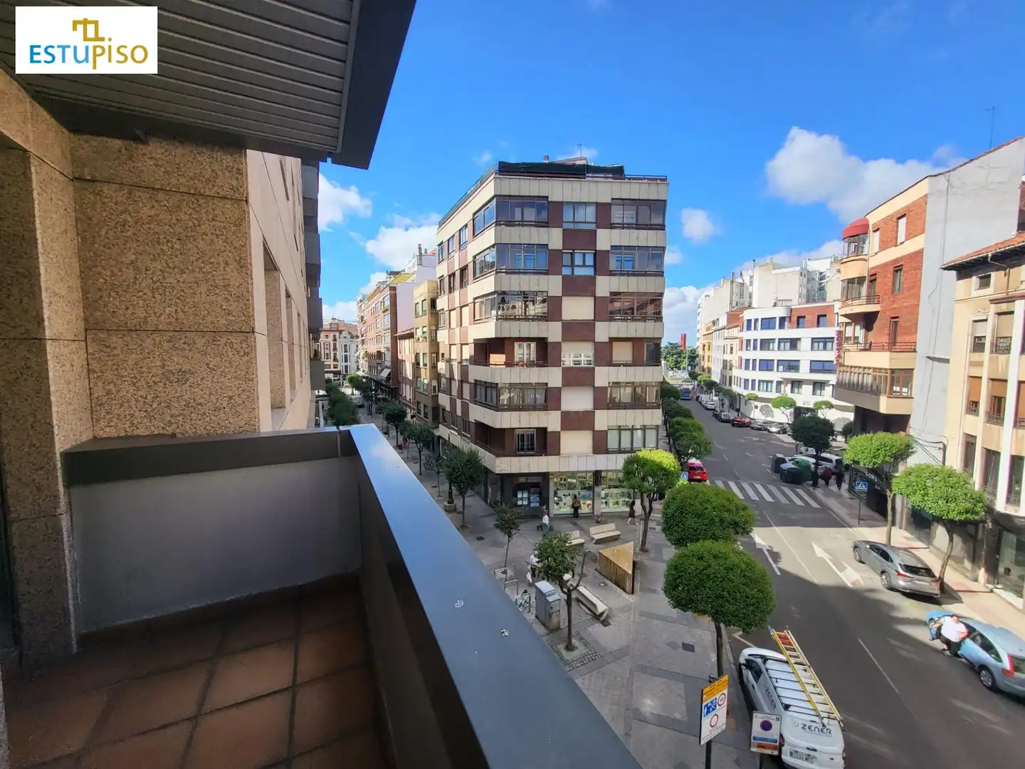 Exterior view of Flat for rent in León Capital   with Balcony
