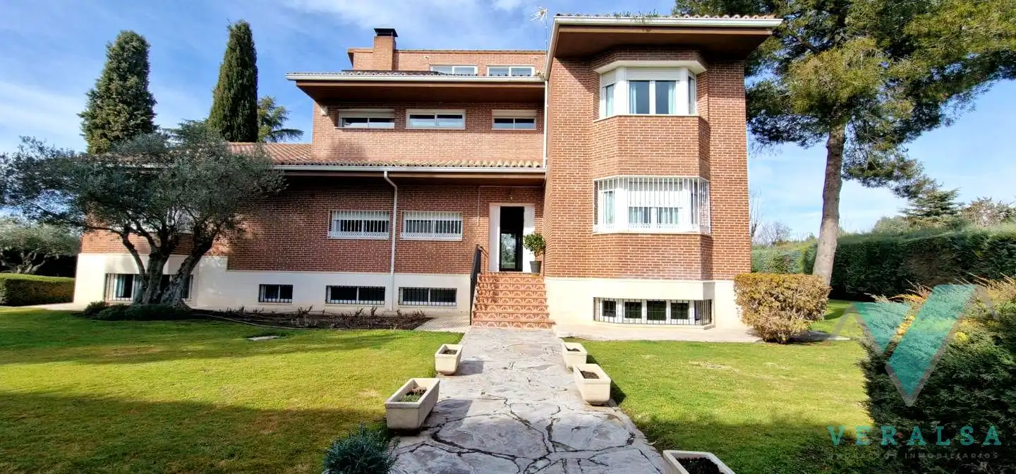 Casa o xalet en venda a Del Bonsái, Prado Norte