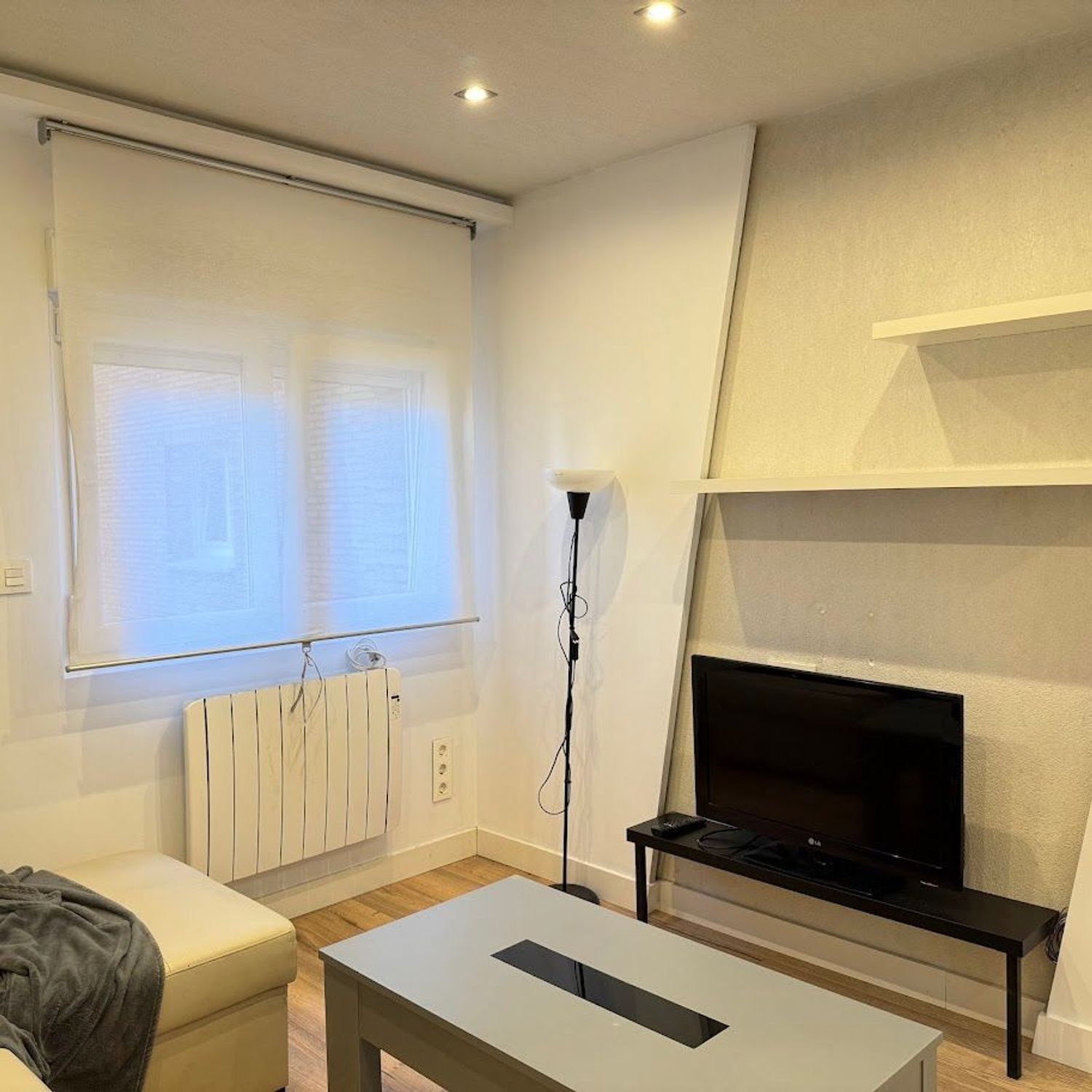 Bedroom of Flat for rent in Gijón   with Heating and Swimming Pool