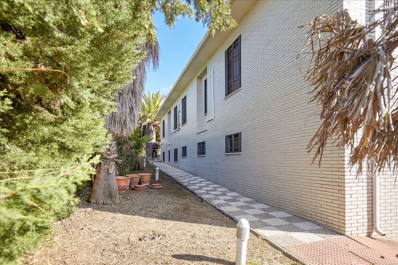 Exterior view of House or chalet for sale in Linares  with Terrace, Storage room and Swimming Pool