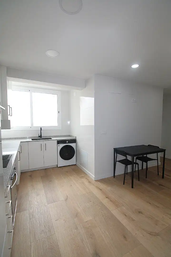 Cuina de Apartament de lloguer en Valencia amb Parquet, Moblat i Forn