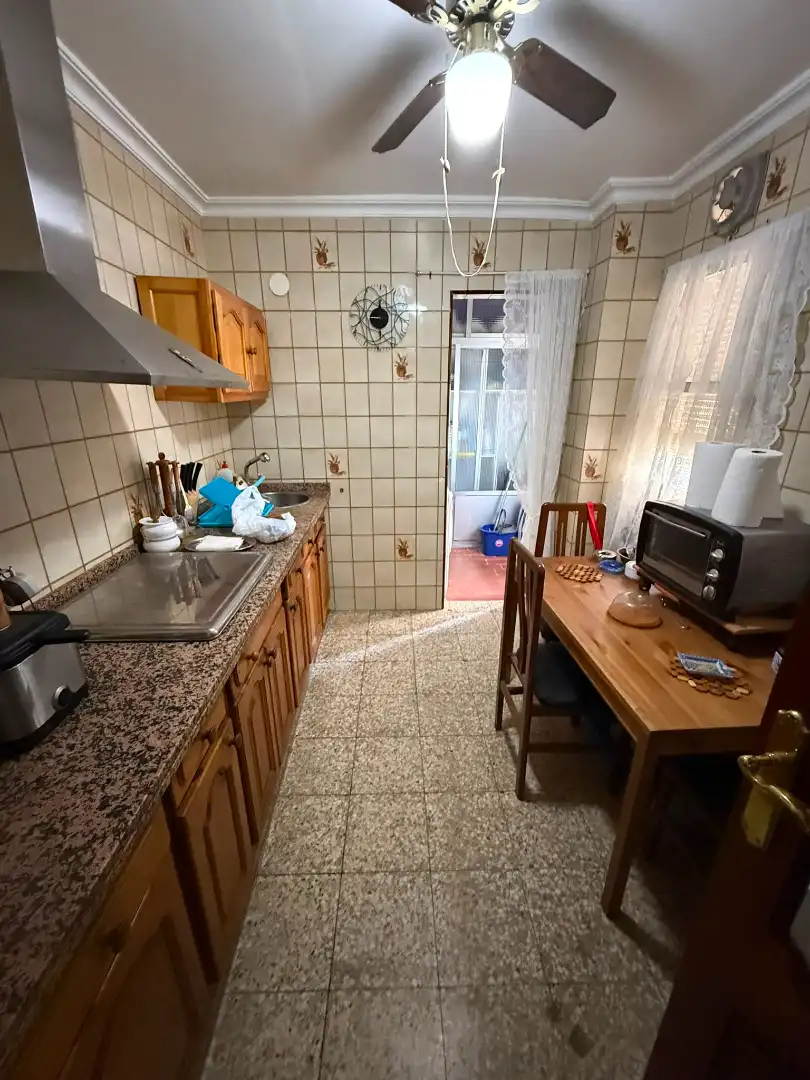 Cuina de Pis de lloguer en Huelva amb Aire condicionat, Moblat i Forn