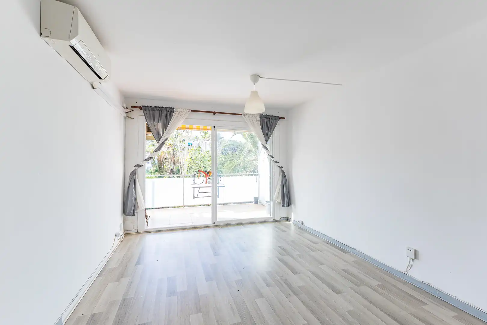 Piso con terraza en venta en Vallpineda - Rocamar, imagen 3