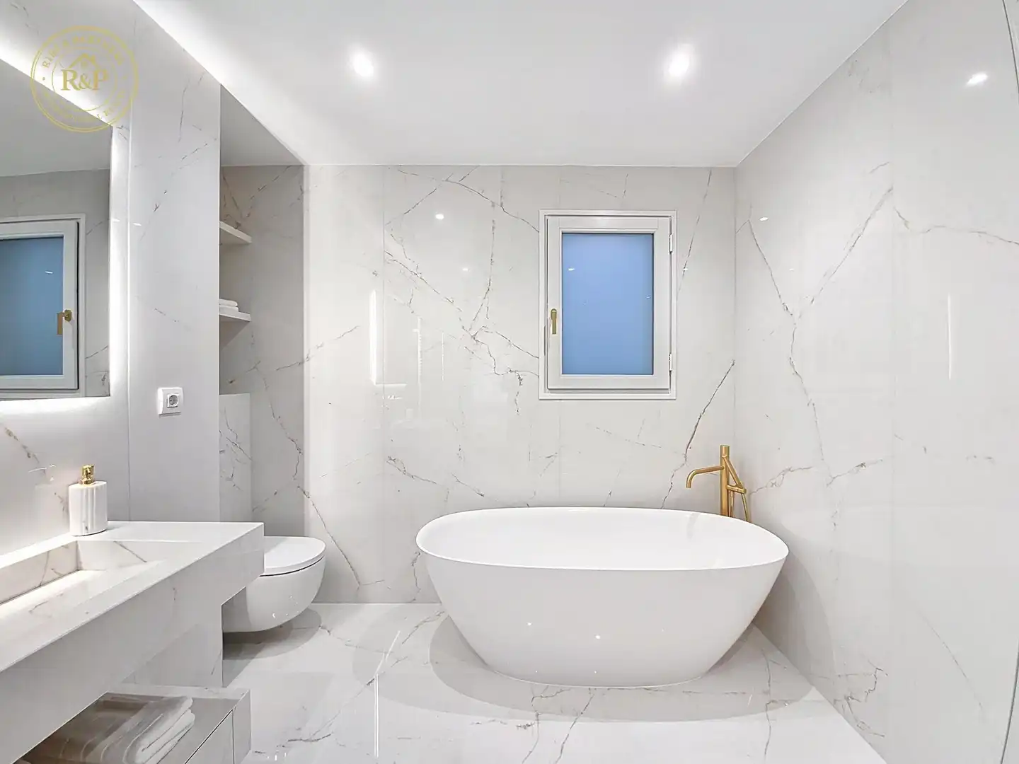 Bathroom of Flat for sale in Barcelona  with Heating, Storage room and Swimming Pool