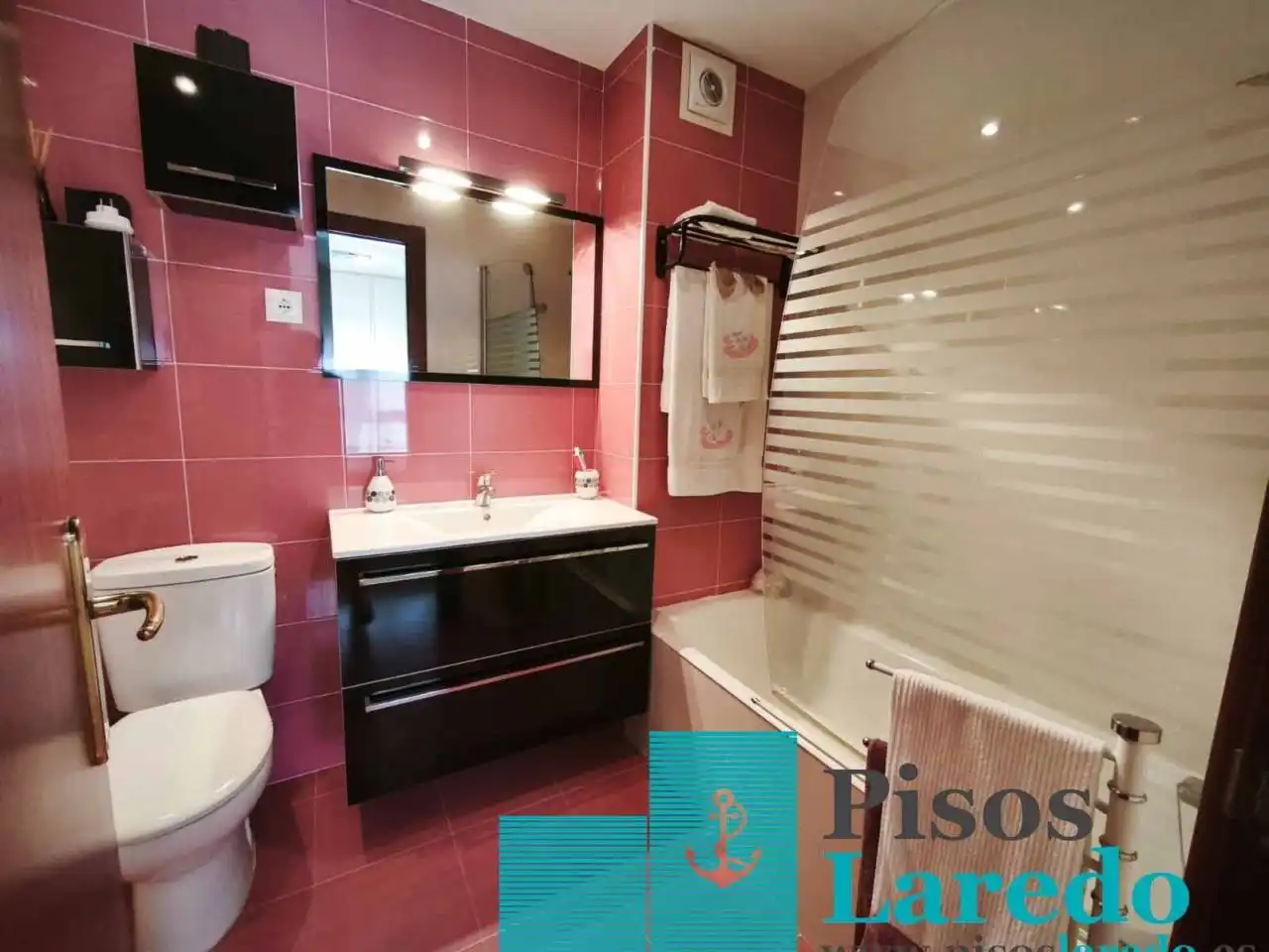 Baño de Piso en venta en Laredo con Calefacción, Parquet y Amueblado