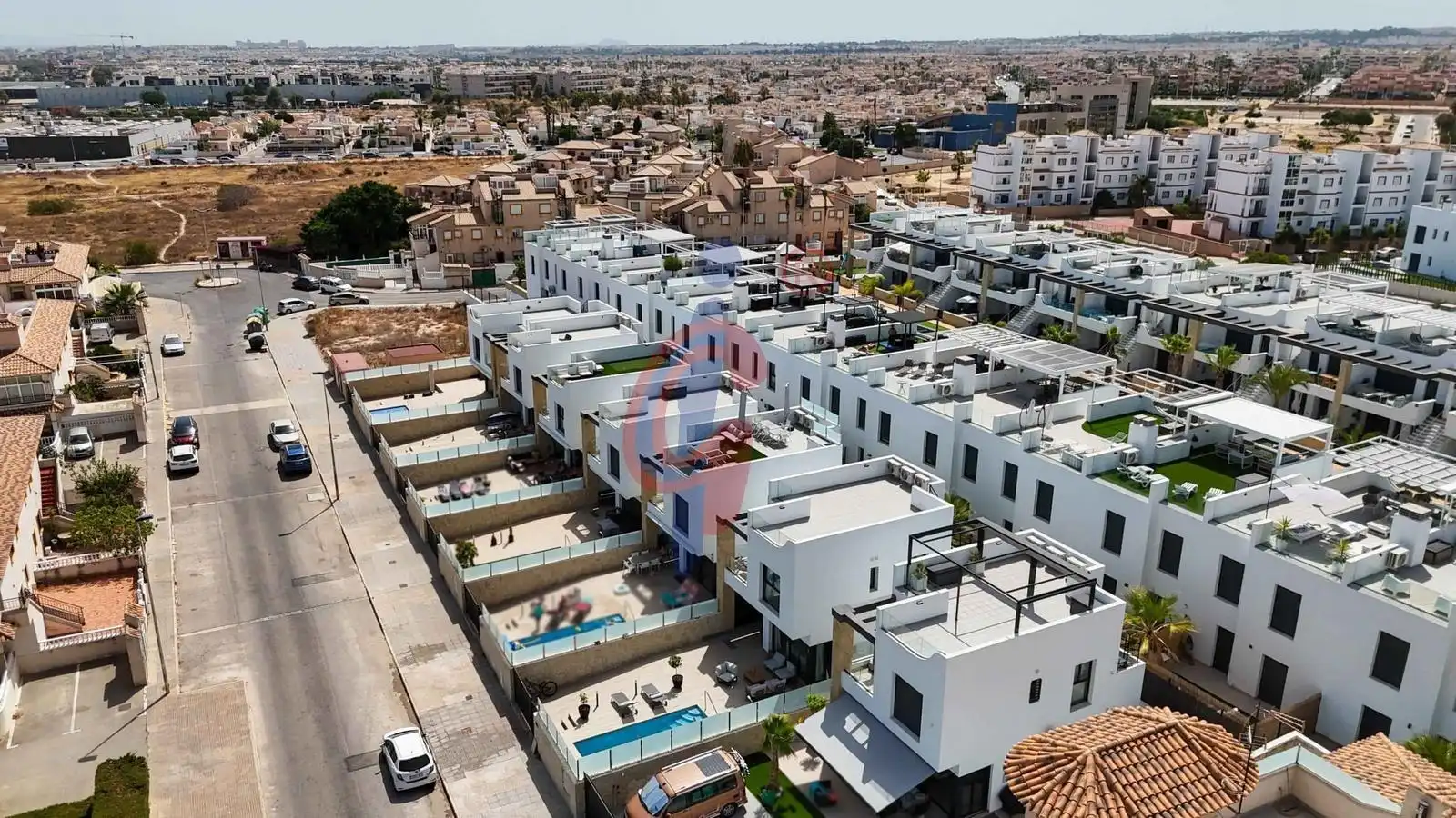 Vista exterior de Casa o xalet en venda en Orihuela amb Aire condicionat, Terrassa i Piscina