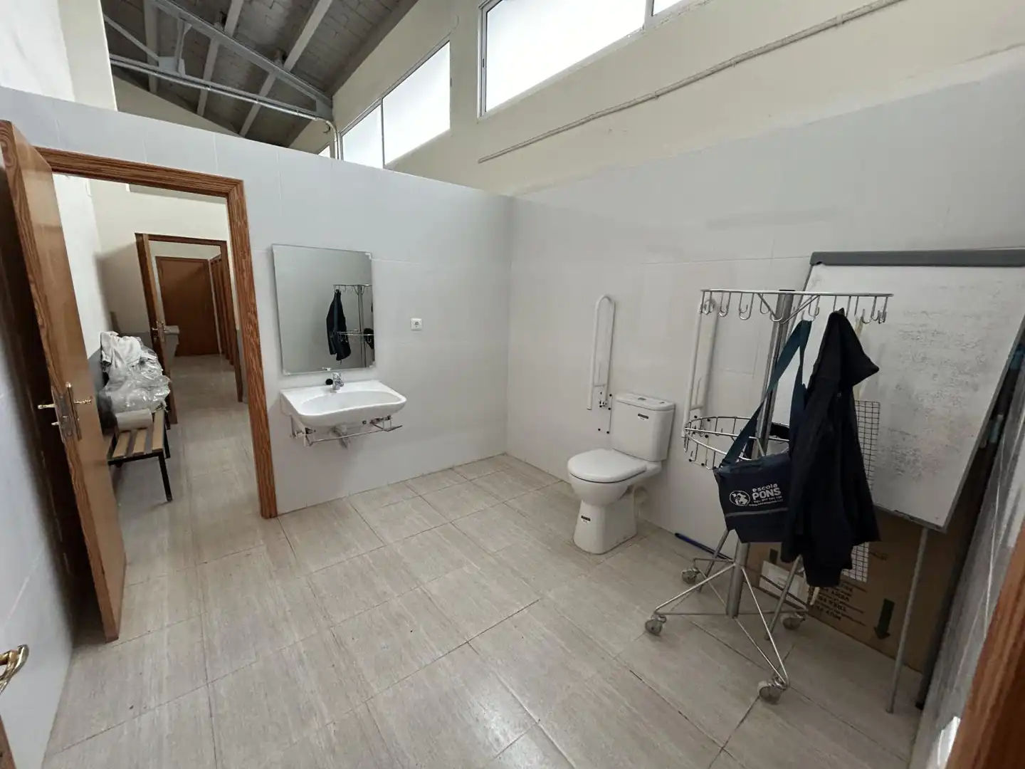 Badezimmer von Fabrikhallen zum Verkauf in La Ràpita