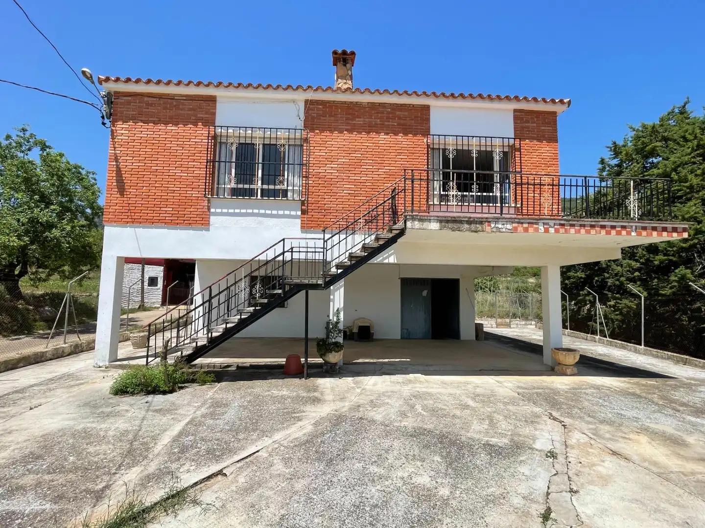 Vista exterior de Casa o chalet en venta en Chera con Terraza y Balcón