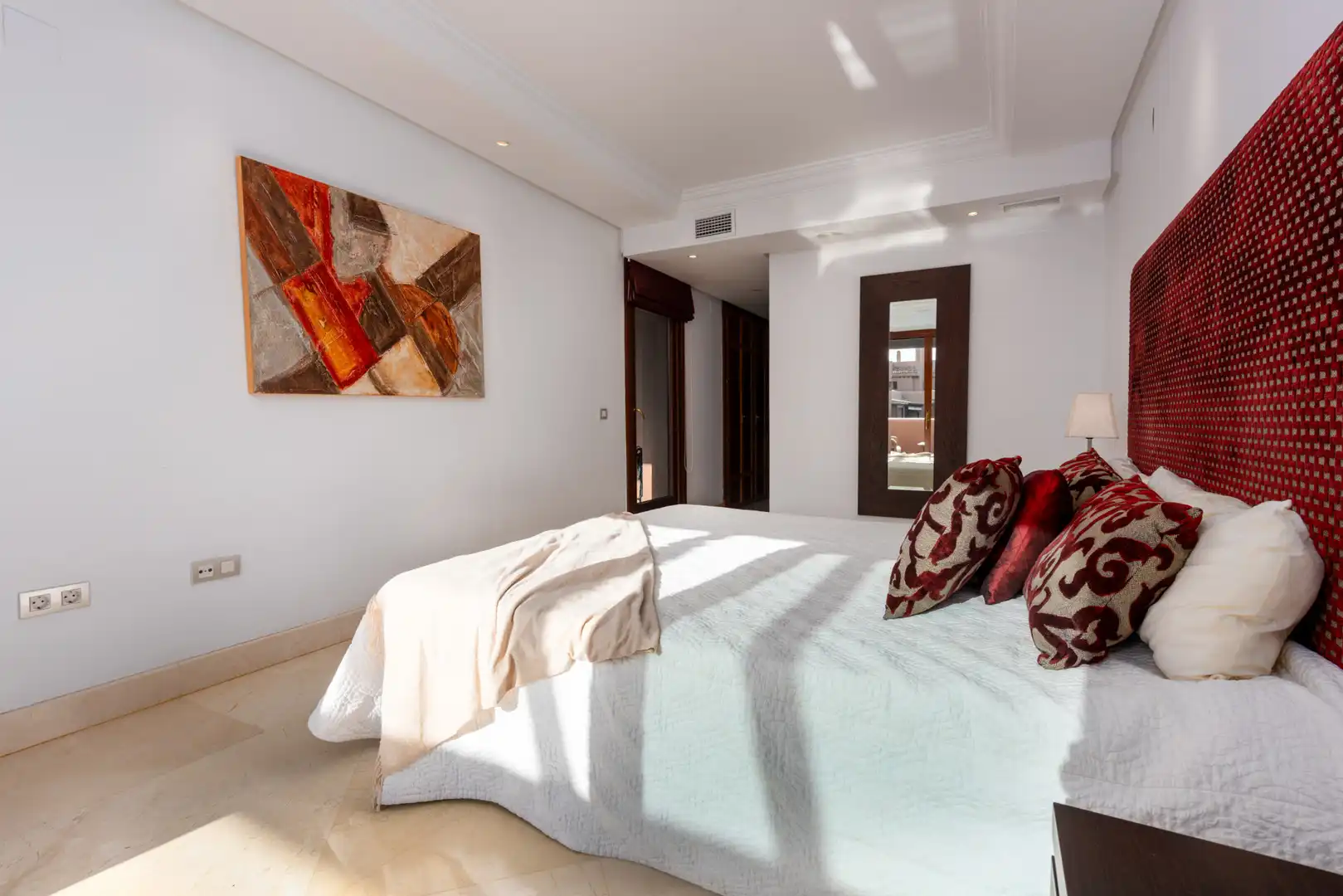Dormitori de Apartament en venda en Estepona amb Aire condicionat, Terrassa i Piscina
